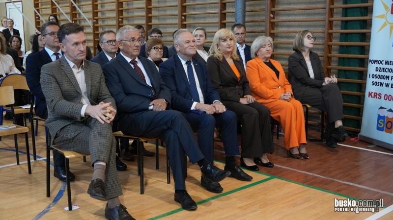 . Foto: 43703_sosw_podpisanie_umowy_z_uzdrowiskiem_007.jpg 