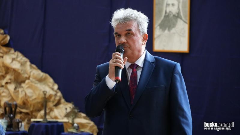 �lubowanie klas pierwszych i Dzie� Edukacji Narodowej w ZSTiO (foto). Foto: 43707_dzien_edukacji_zstio_027.jpg 