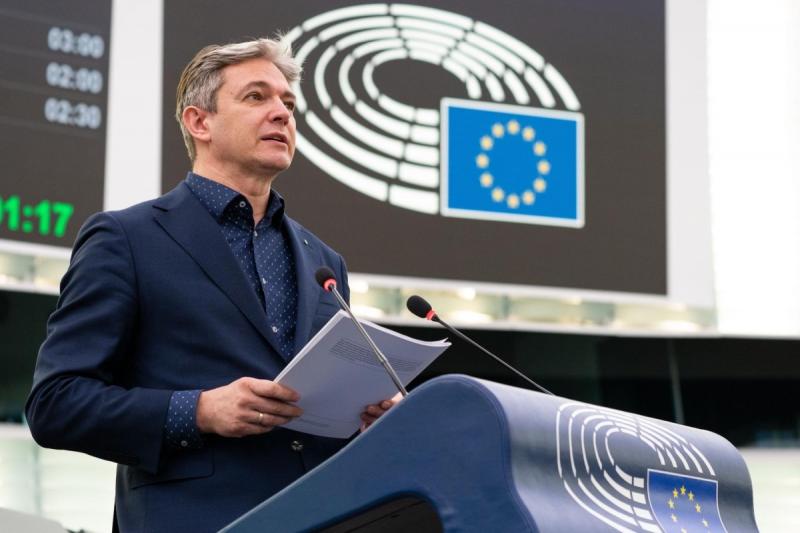 Adam Jarubas: Transformacja energetyczna tak, ale nie kosztem polskich firm i miejsc pracy. Foto: 43779_adam_jarubas_europosel.jpg 