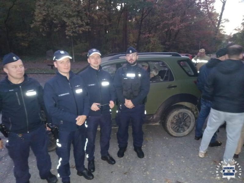 Dramatyczne poszukiwania 83-latki w Po�a�cu. Seniork� odnaleziono wyczerpan� w zaro�lach. Foto: 43814_poszukiwania_seniorki-polaniec.jpg 