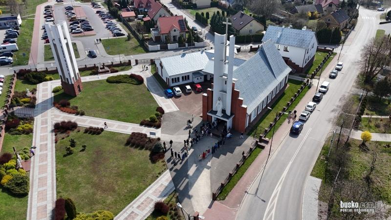 Noc �wi�tych i Bal Wszystkich �wi�tych w Busku-Zdroju. Sprawd�, co przygotowa�y parafie. Foto: 43821_swiecenie_pokarmow_kosciol_bozego_ciala200.jpg 