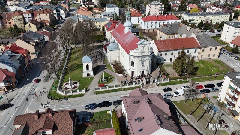 Noc �wi�tych i Bal Wszystkich �wi�tych w Busku-Zdroju. Sprawd�, co przygotowa�y parafie. Foto: 43821_swiecenie_pokarmow_npnmp_2026_200.jpg 