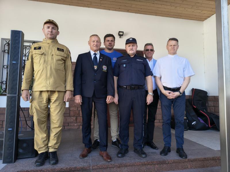 Razem dla Seniorów w Busku-Zdroju. Piknik połączył integrację z nauką bezpieczeństwa (foto 1) Razem dla Seniorów w Busku-Zdroju. Piknik połączył integrację z nauką bezpieczeństwa. Foto: 43134_piknik_razem_dla_seniorow_parafia_bozego_ciala_001.jpg
