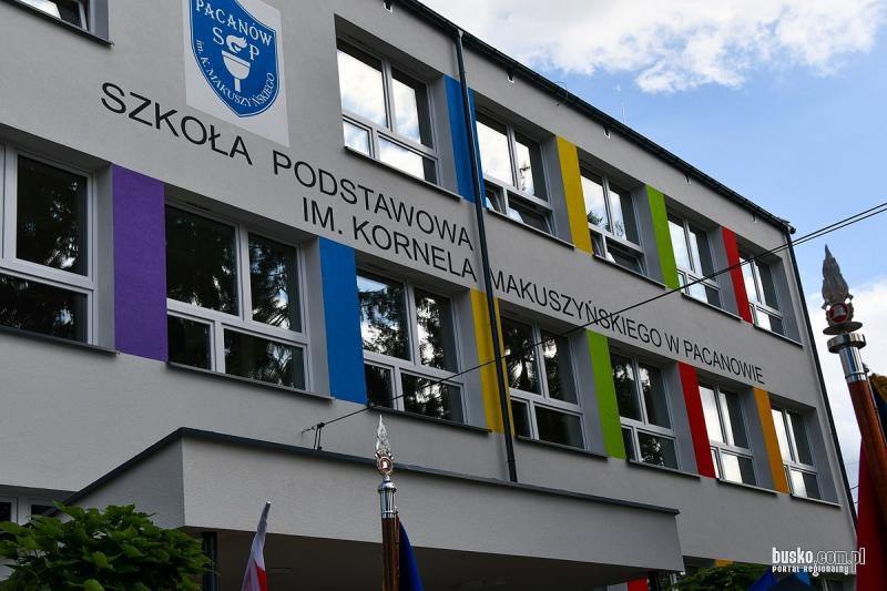 Wojewódzka inauguracja roku szkolnego 2026/2027 w Pacanowie. Uczniowie wrócili do odnowionej szkoły (foto 5) Wojewódzka inauguracja roku szkolnego 2026/2027 w Pacanowie. Uczniowie wrócili do odnowionej szkoły. Foto: 43451_wojewodzkie_rozpoczecie_roku_szkolnego_pacanow_2026_073.jpg